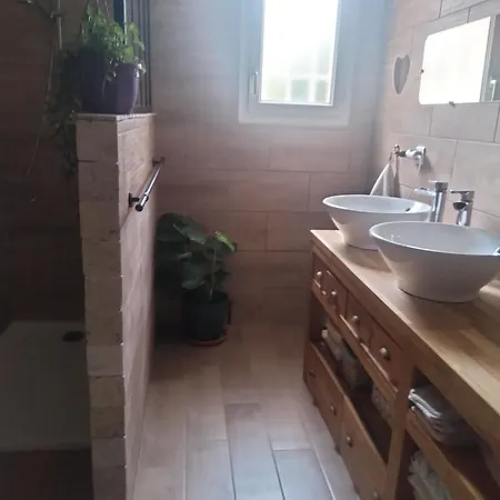 Bugatti 4 Chambres- 4 Lits Doubles Rum i privatbostad *