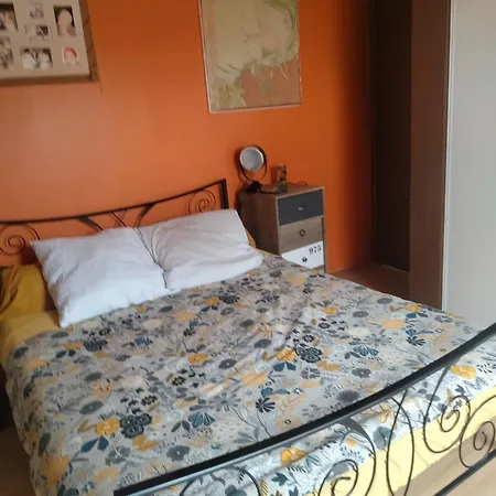 Δωμάτια σε οικογενειακή κατοικία Bugatti 4 Chambres- 4 Lits Doubles *